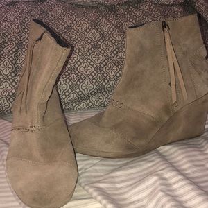 Toms Wedge boot